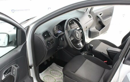 Volkswagen Polo VI (EU Market), 2011 год, 800 000 рублей, 10 фотография