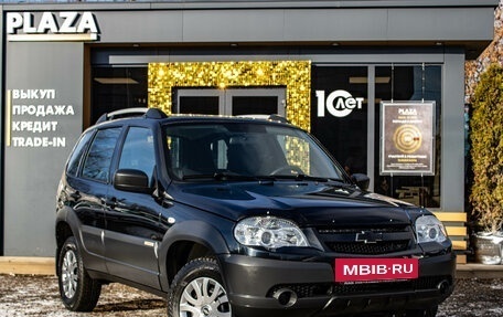 Chevrolet Niva I рестайлинг, 2017 год, 869 000 рублей, 2 фотография