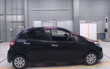 Toyota Vitz, 2020 год, 650 000 рублей, 3 фотография