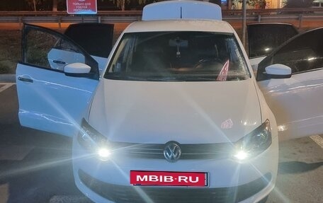 Volkswagen Polo VI (EU Market), 2013 год, 750 000 рублей, 2 фотография