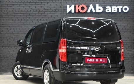 Hyundai H-1 II рестайлинг, 2011 год, 1 595 000 рублей, 6 фотография