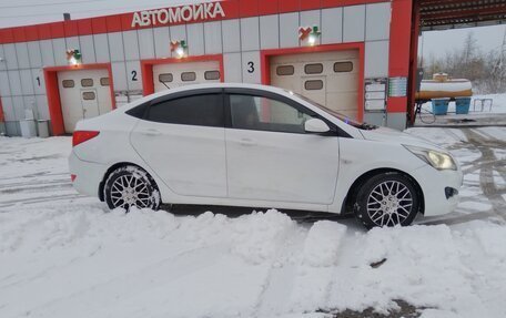 Hyundai Solaris II рестайлинг, 2015 год, 760 000 рублей, 2 фотография