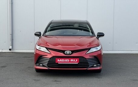 Toyota Camry, 2021 год, 3 950 000 рублей, 2 фотография