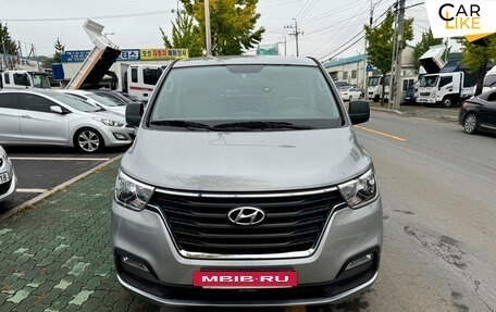 Hyundai Grand Starex Grand Starex I рестайлинг 2, 2021 год, 3 350 000 рублей, 2 фотография