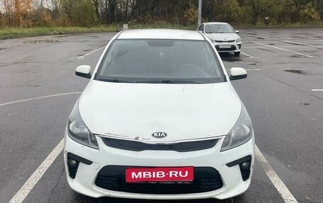 KIA Rio IV, 2018 год, 950 000 рублей, 2 фотография