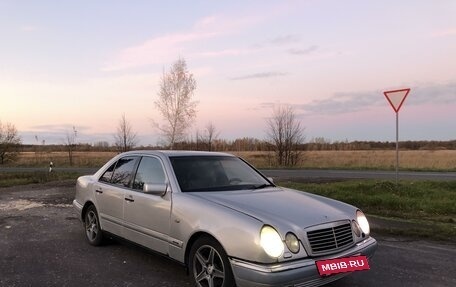 Mercedes-Benz E-Класс, 1997 год, 265 000 рублей, 3 фотография