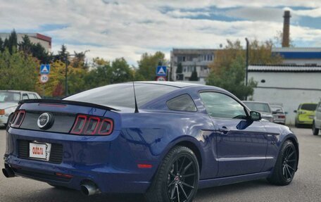 Ford Mustang VI рестайлинг, 2012 год, 2 100 000 рублей, 5 фотография