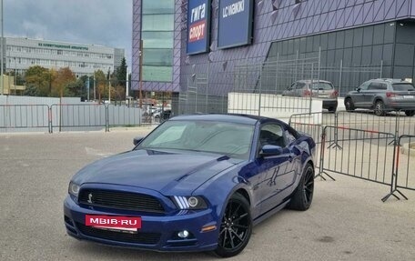 Ford Mustang VI рестайлинг, 2012 год, 2 100 000 рублей, 3 фотография