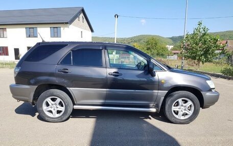 Toyota Harrier, 2001 год, 1 600 000 рублей, 4 фотография