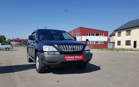 Toyota Harrier, 2001 год, 1 600 000 рублей, 2 фотография