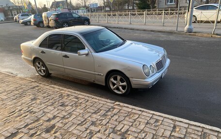 Mercedes-Benz E-Класс, 1996 год, 530 000 рублей, 4 фотография