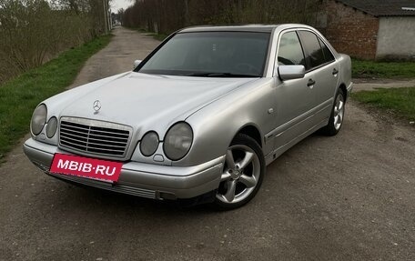 Mercedes-Benz E-Класс, 1996 год, 530 000 рублей, 2 фотография