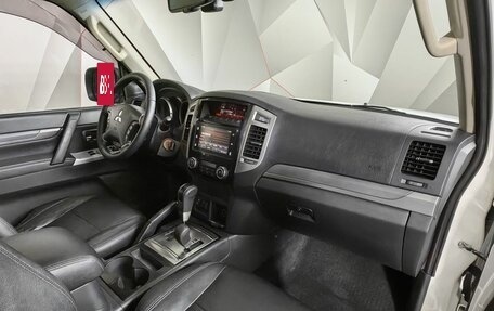 Mitsubishi Pajero IV, 2015 год, 2 498 000 рублей, 9 фотография