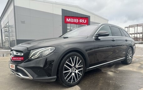 Mercedes-Benz E-Класс, 2019 год, 5 490 000 рублей, 2 фотография