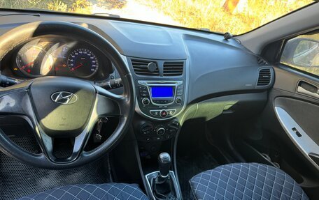 Hyundai Solaris II рестайлинг, 2012 год, 850 000 рублей, 10 фотография