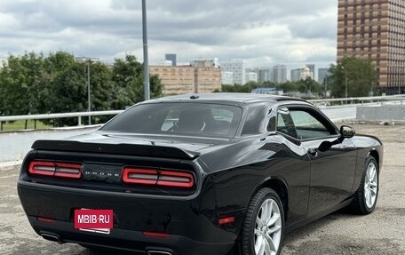 Dodge Challenger III рестайлинг 2, 2022 год, 5 580 000 рублей, 6 фотография