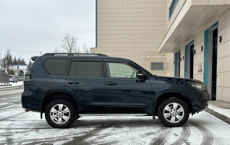 Toyota Land Cruiser Prado 150 рестайлинг 2, 2020 год, 6 290 000 рублей, 8 фотография