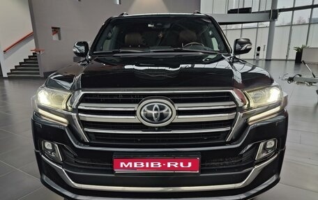 Toyota Land Cruiser 200, 2018 год, 7 795 000 рублей, 1 фотография