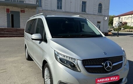 Mercedes-Benz V-Класс, 2015 год, 3 490 000 рублей, 2 фотография