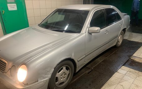 Mercedes-Benz E-Класс, 1999 год, 400 000 рублей, 2 фотография