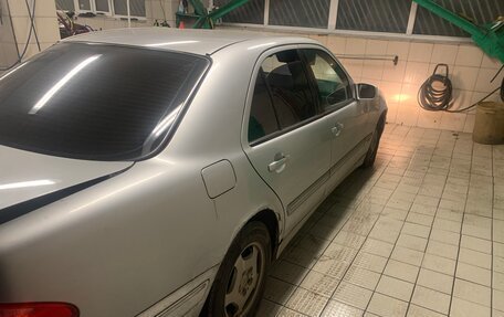 Mercedes-Benz E-Класс, 1999 год, 400 000 рублей, 4 фотография