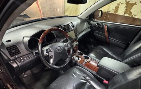 Toyota Highlander III, 2011 год, 1 850 000 рублей, 7 фотография