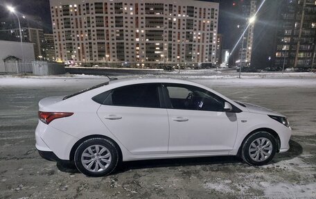 Hyundai Solaris II рестайлинг, 2021 год, 1 530 000 рублей, 3 фотография