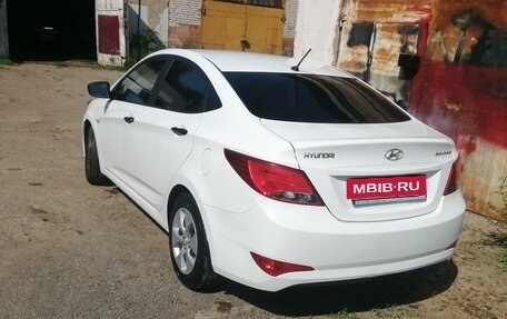 Hyundai Solaris II рестайлинг, 2015 год, 1 150 000 рублей, 2 фотография