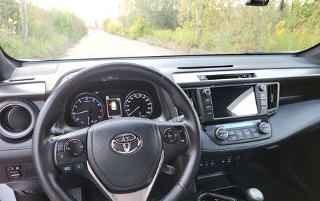 Toyota RAV4, 2019 год, 3 300 000 рублей, 6 фотография