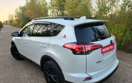 Toyota RAV4, 2019 год, 3 300 000 рублей, 4 фотография