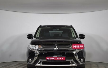 Mitsubishi Outlander III рестайлинг 3, 2022 год, 3 900 000 рублей, 2 фотография