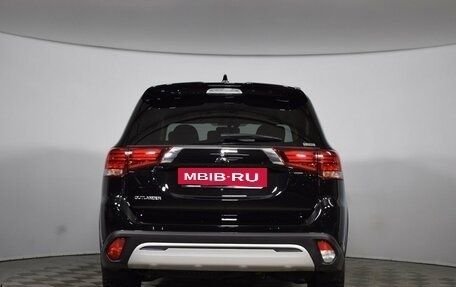 Mitsubishi Outlander III рестайлинг 3, 2022 год, 3 700 000 рублей, 5 фотография