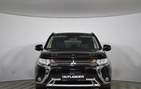 Mitsubishi Outlander III рестайлинг 3, 2022 год, 3 900 000 рублей, 2 фотография