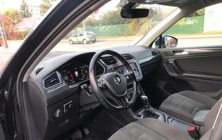 Volkswagen Tiguan II, 2017 год, 2 597 000 рублей, 8 фотография