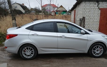 Hyundai Solaris II рестайлинг, 2011 год, 900 000 рублей, 1 фотография