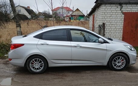 Hyundai Solaris II рестайлинг, 2011 год, 900 000 рублей, 4 фотография