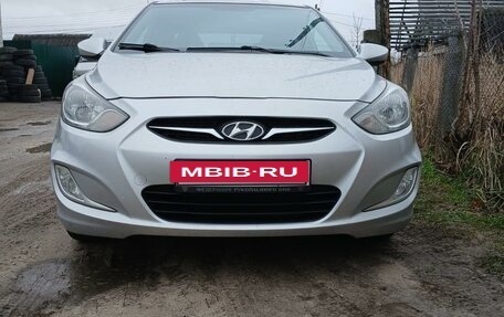 Hyundai Solaris II рестайлинг, 2011 год, 900 000 рублей, 3 фотография