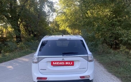 Mitsubishi Outlander III рестайлинг 3, 2014 год, 1 850 000 рублей, 6 фотография