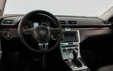 Volkswagen Passat B7, 2012 год, 1 295 000 рублей, 16 фотография