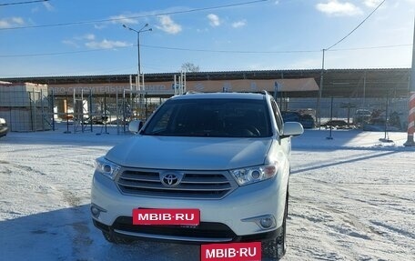 Toyota Highlander III, 2012 год, 1 990 000 рублей, 3 фотография