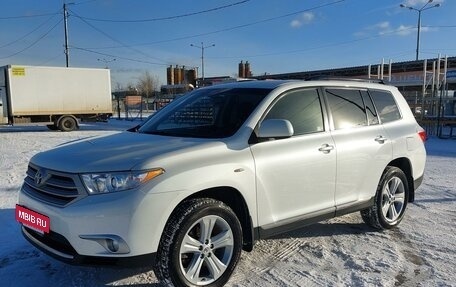 Toyota Highlander III, 2012 год, 1 990 000 рублей, 4 фотография