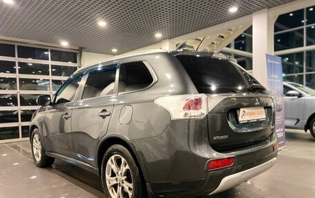 Mitsubishi Outlander III рестайлинг 3, 2014 год, 1 555 000 рублей, 5 фотография