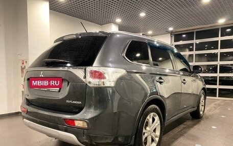 Mitsubishi Outlander III рестайлинг 3, 2014 год, 1 555 000 рублей, 3 фотография