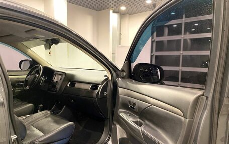 Mitsubishi Outlander III рестайлинг 3, 2014 год, 1 555 000 рублей, 26 фотография