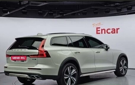 Volvo V60 Cross Country II, 2021 год, 4 835 825 рублей, 2 фотография