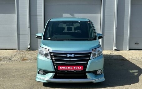 Toyota Noah III, 2015 год, 2 135 000 рублей, 2 фотография