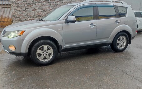 Mitsubishi Outlander III рестайлинг 3, 2008 год, 1 075 000 рублей, 2 фотография