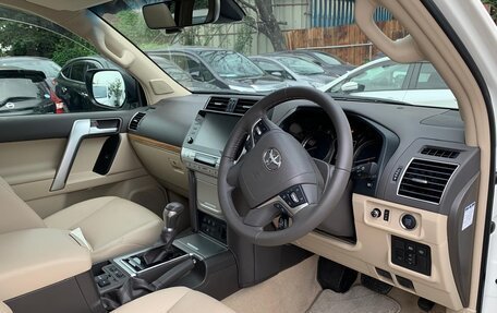 Toyota Land Cruiser Prado 150 рестайлинг 2, 2022 год, 6 250 000 рублей, 9 фотография