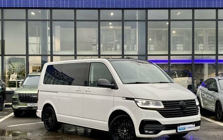 Volkswagen Multivan T6 рестайлинг, 2019 год, 7 359 000 рублей, 3 фотография