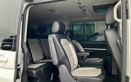 Volkswagen Multivan T6 рестайлинг, 2019 год, 7 359 000 рублей, 25 фотография